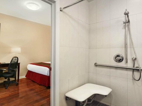 Habitación hotel con baño accesible