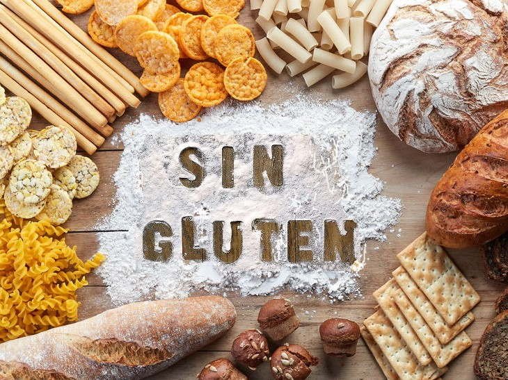 foto de panes y harina con cartel que dice Sin Gluten